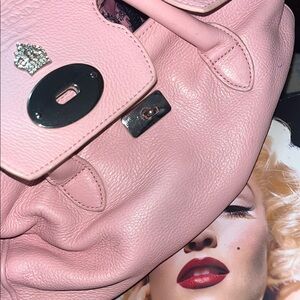 🌸 🌹🌸• 🐝 My Flat in London x OG Vibes 🐝• ♥️🌹♥️